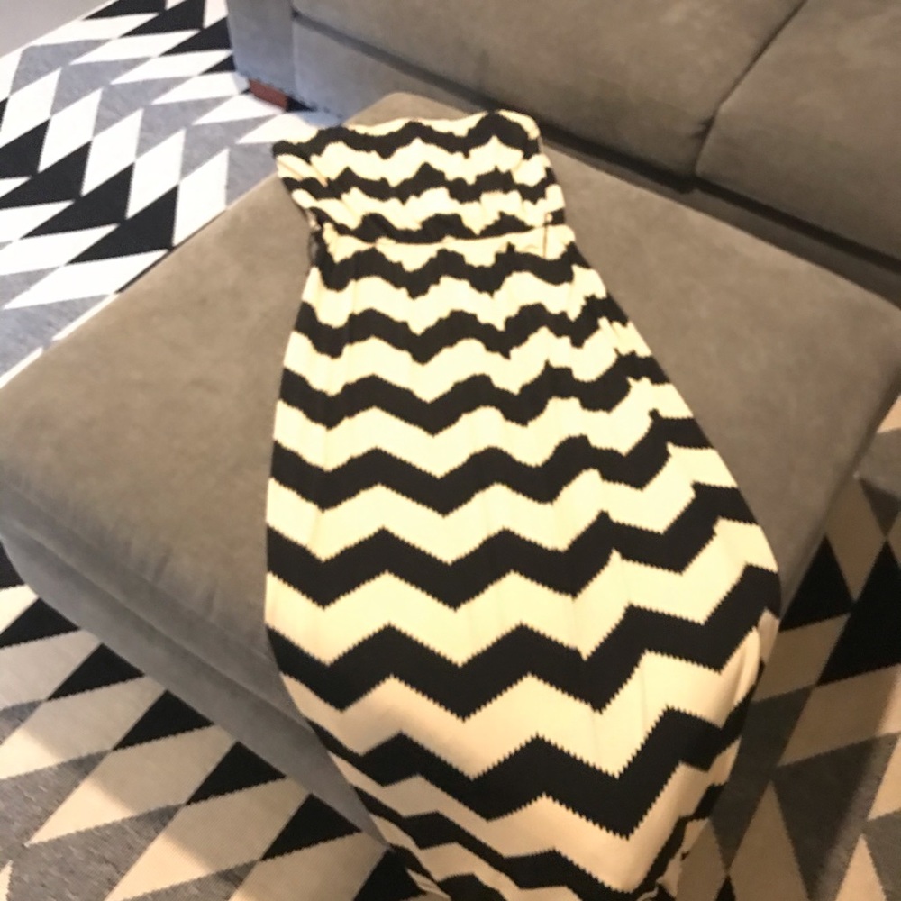 Strapless geo design dress